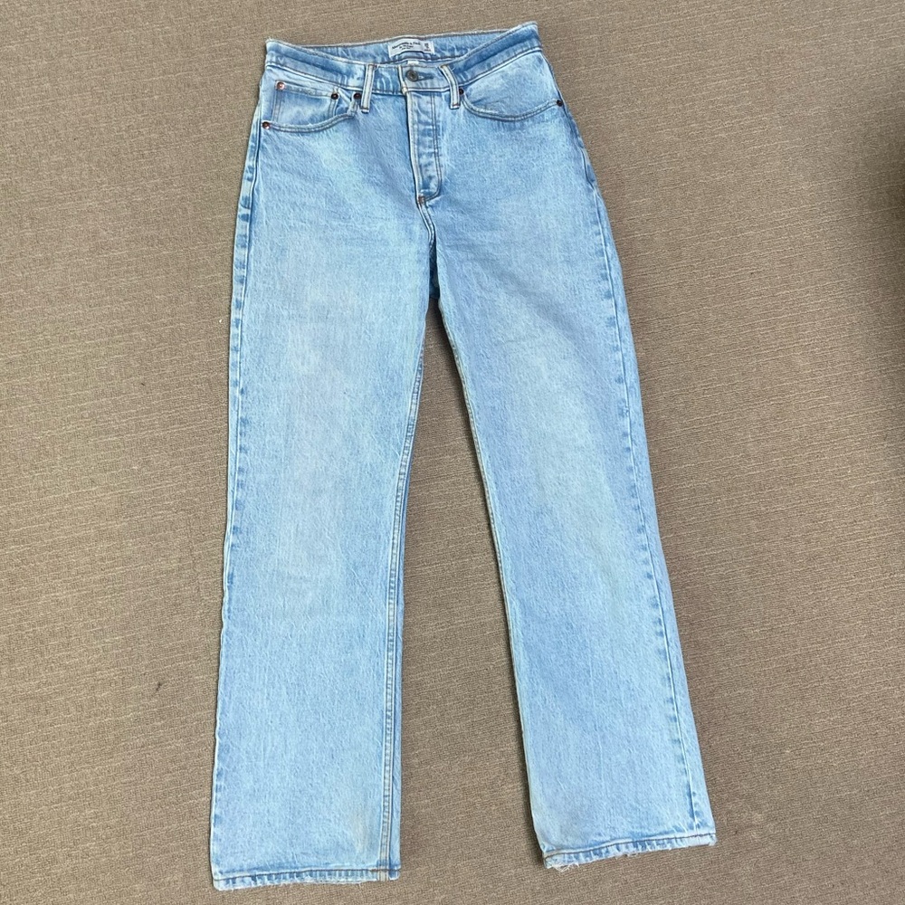 Abercrombie The ‘90s Baggy Low Rise (Curve Love) Light Wash Jean